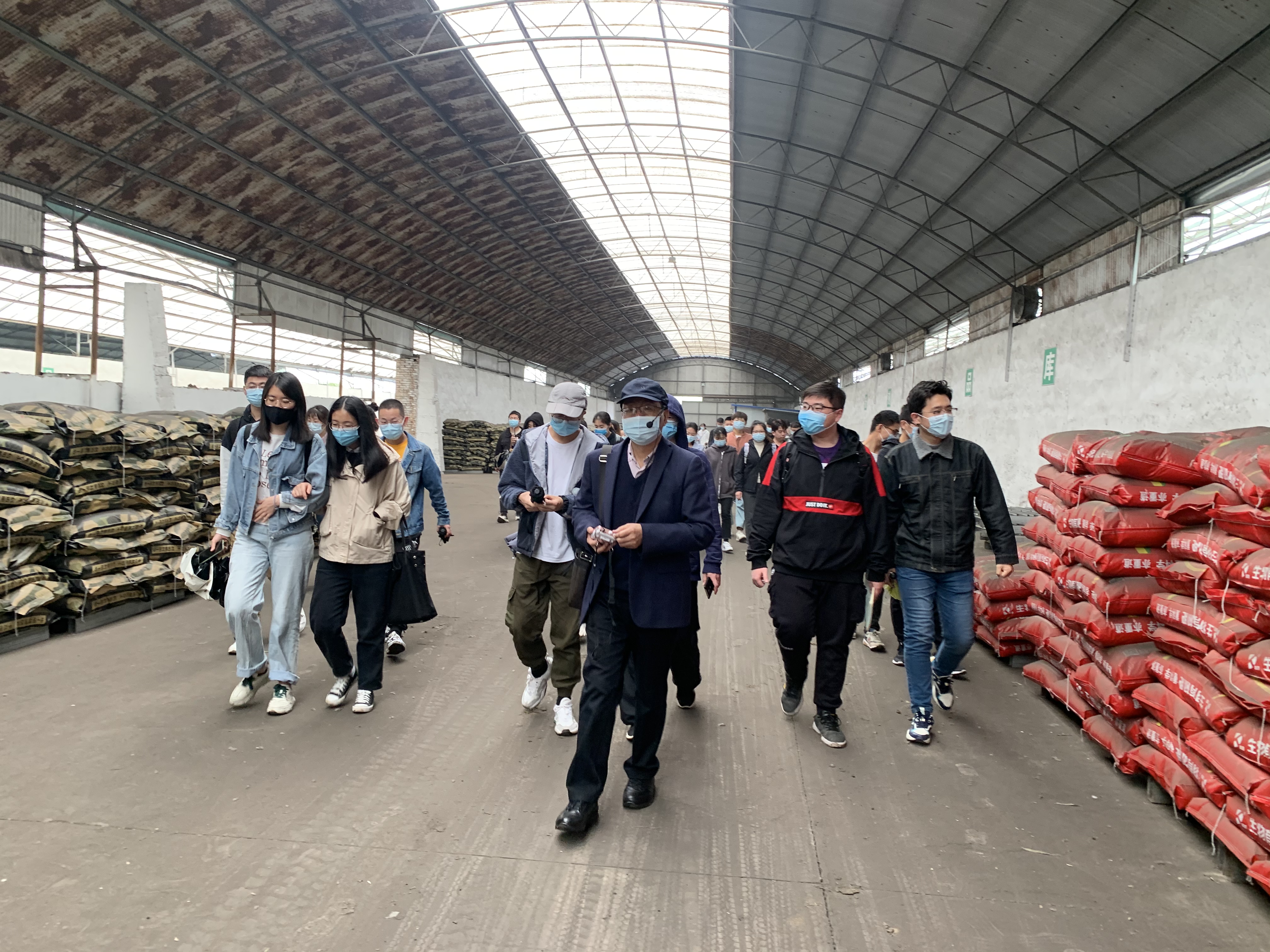 7de30eb77477438e93b739976365a6b1.jpg 参观2.jpg